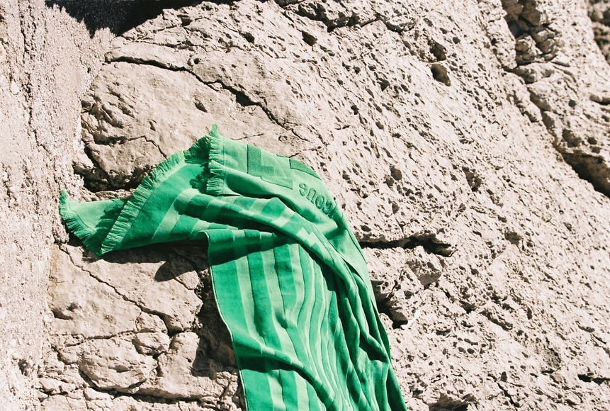 SERVIETTE Badetuch in grün