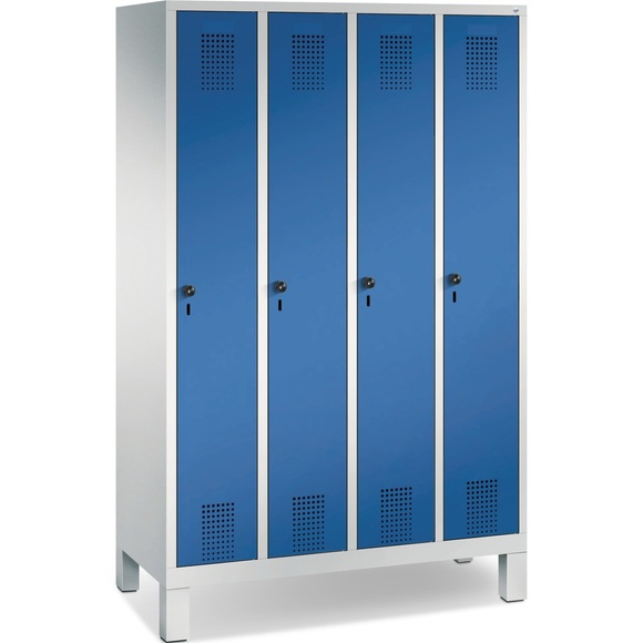 C+P Garderobenschrank Classic mit Füssen, Zylinderschloss, 4 Abteile, HxBxT 1.850 x 1.200 x 500 mm