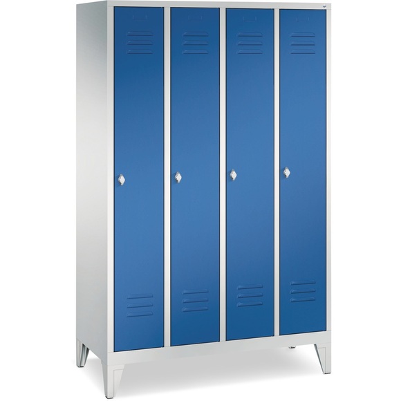 C+P Garderobenschrank Classic mit Füssen, Drehriegelverschluss, 4 Abteile, HxBxT 1.850 x 1.200 x 500 mm
