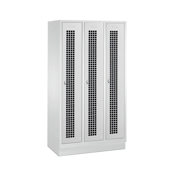 C+P Garderobenschrank Classic mit Sockel, Lochfeld + Drehriegelverschluss, 3 Abteile, HxBxT 1.800 x 1.200 x 500 mm