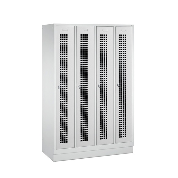 C+P Garderobenschrank Classic mit Sockel, Lochfeld + Drehriegelverschluss, 4 Abteile, HxBxT 1.800 x 1.200 x 500 mm