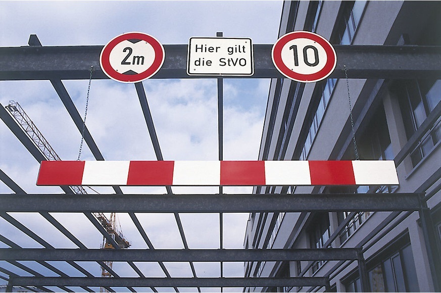 Höhenbegrenzer aus Aluminium Länge 4000 mm rot-weiß reflektierend
