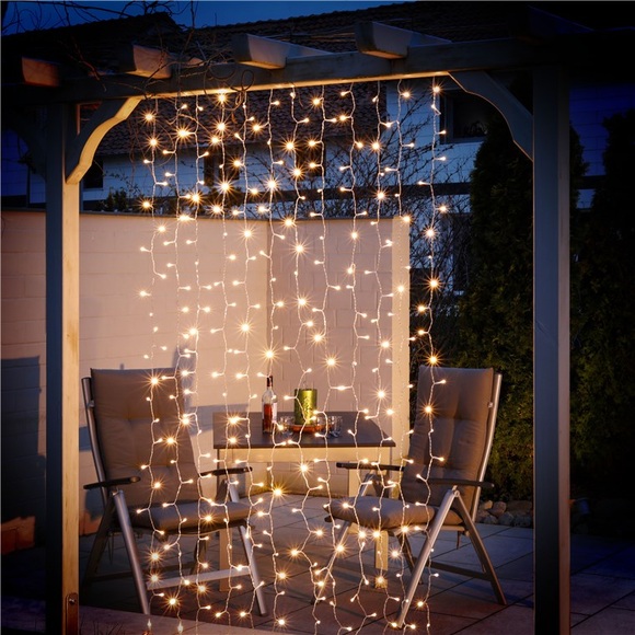 Goobay - (610cm) 300-LED's Indoor / Outdoor Deko Lichterkette Vorhang + Fernbedienung IP44 - Warmweiss