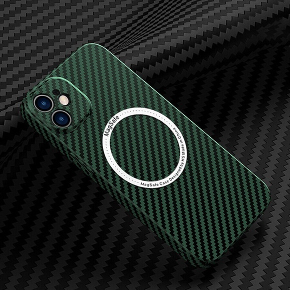 iPhone 12 MagSafe Hardcase Hülle im Carbon Look - Grün