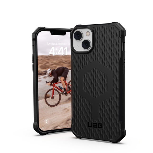 Urban Armor Gear Essential MagSafe Case Apple iPhone 14 Plus Schwarz