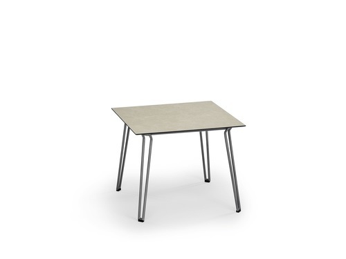 Weishäupl Slope Tisch Quadratisch Metallbeine