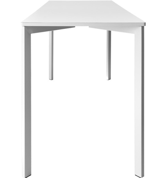 Gubi Y! Bar table