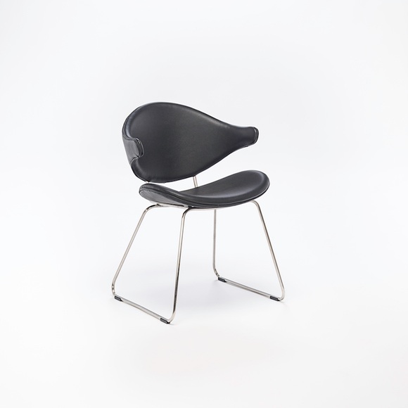 Houe ACURA Dining Chair - Black Leather / Frame Leg