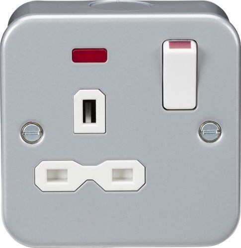 KnightsBridge Metal Clad 13A 1G DP switched socket with neon
