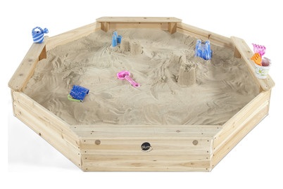 Riesiger Sandkasten aus Holz