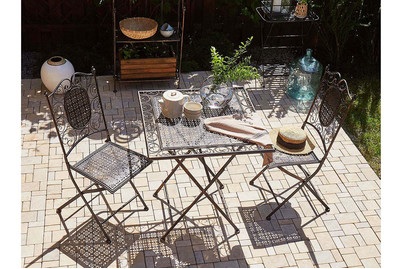 Beliani Gartentisch schwarz Metall 70 x 70 cm zusammenklappbar BORMIO