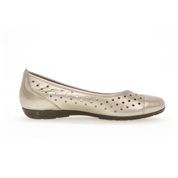 Gabor Ballerina, mit luftigem Lochmuster