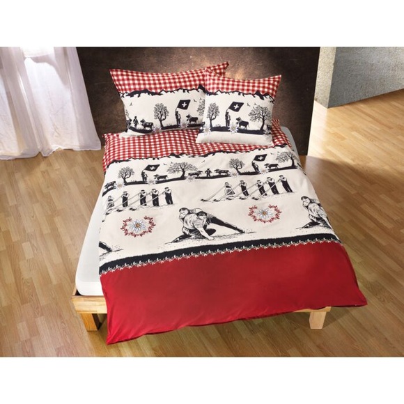 Bettwäsche mit traditionellen Schwingfest-Motiven in den Farben rot, schwarz und beige