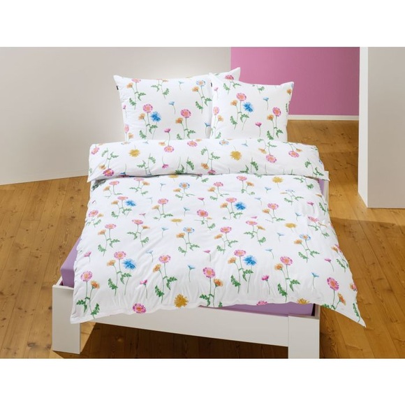 Bettwäsche mit buntem Blumenprint auf weissem Untergrund