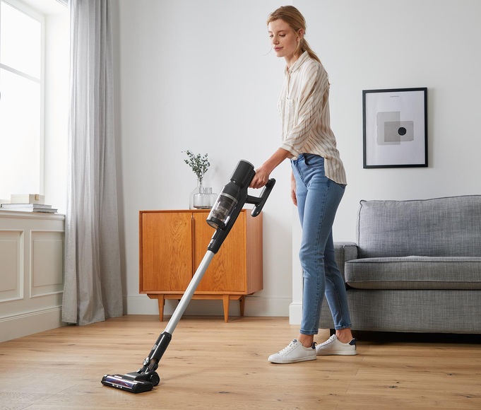 Digitaler Akkusauger, schwarz