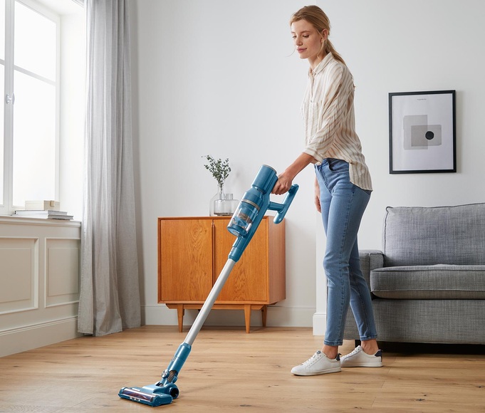 Digitaler Akkusauger, blau