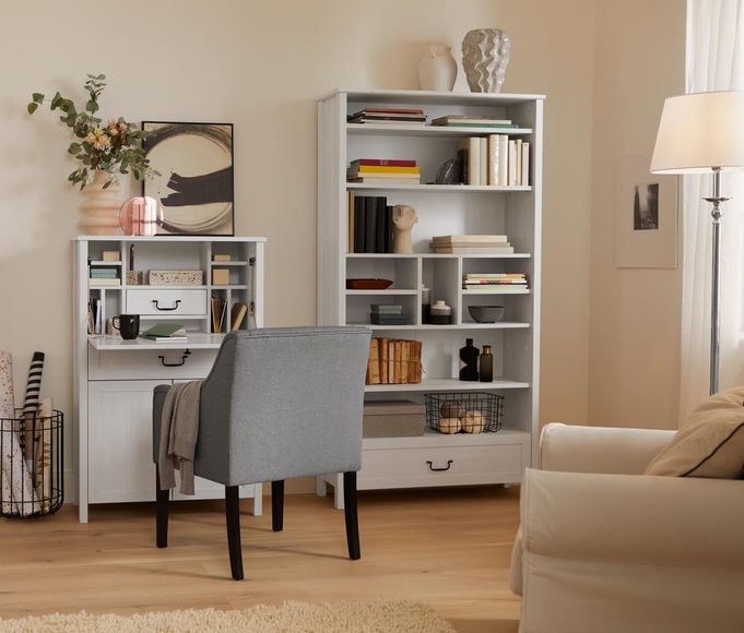 Bücherregal mit Schublade
