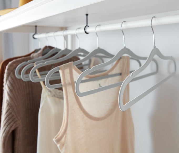 8 extraschmale Kleiderbügel, grau