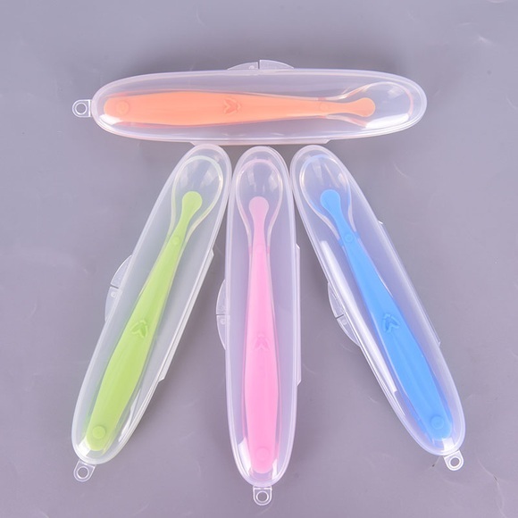 1pc Food Grade Silicone Cute Baby Feeding Tableware Non-Slip Baby Trainning Spoon with Storage Box kids spoon