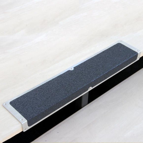 Anti-Rutschkantenprofil aus Aluminium, schwarz, LxB 635 x 120 mm, Extra Stark