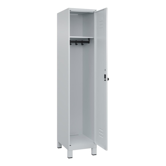 C+P Spind Classic PLUS, Füsse, 1 Abteil, HxBxT 1.950 x 400 x 500 mm, lichtgrau, lichtgrau, für Vorhängeschloss, ohne Mitteltrennwand