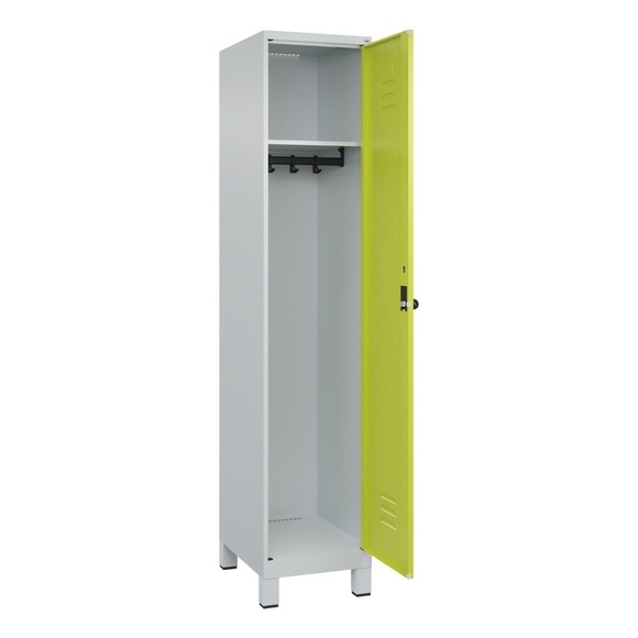 C+P Spind Classic PLUS, Füsse, 1 Abteil, HxBxT 1.950 x 400 x 500 mm, lichtgrau, clowngrün, für Vorhängeschloss, ohne Mitteltrennwand