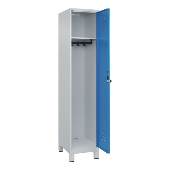 C+P Spind Classic PLUS, Füsse, 1 Abteil, HxBxT 1.950 x 400 x 500 mm, lichtgrau, lichtblau, für Vorhängeschloss, ohne Mitteltrennwand