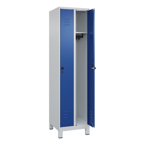 C+P Spind Classic PLUS, Füsse, 2 Abteile, HxBxT 1.950 x 500 x 500 mm, lichtgrau, enzianblau, für Vorhängeschloss, ohne Mitteltrennwand