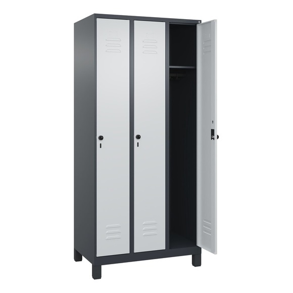 C+P Spind Classic PLUS, Füsse, 3 Abteile, HxBxT 1.950 x 900 x 500 mm, anthrazitgrau, lichtgrau, für Vorhängeschloss, ohne Mitteltrennwand