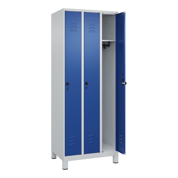 C+P Spind Classic PLUS, Füsse, 3 Abteile, HxBxT 1.950 x 750 x 500 mm, lichtgrau, enzianblau, für Vorhängeschloss, ohne Mitteltrennwand