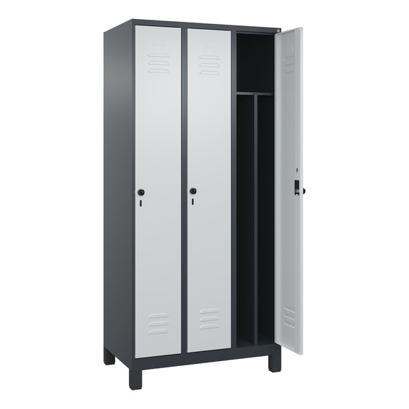 C+P Spind Classic PLUS, Füsse, 3 Abteile, HxBxT 1.950 x 900 x 500 mm, anthrazitgrau, lichtgrau, für Vorhängeschloss, mit Mitteltrennwand