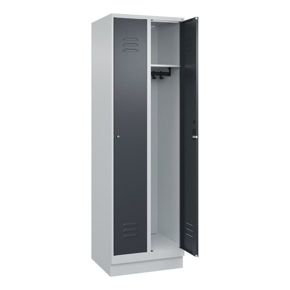 C+P Spind Classic PLUS, 2 Abteile, lichtgrau / grau, B 600 mm, mit Bodensockel, Zylinderschloss