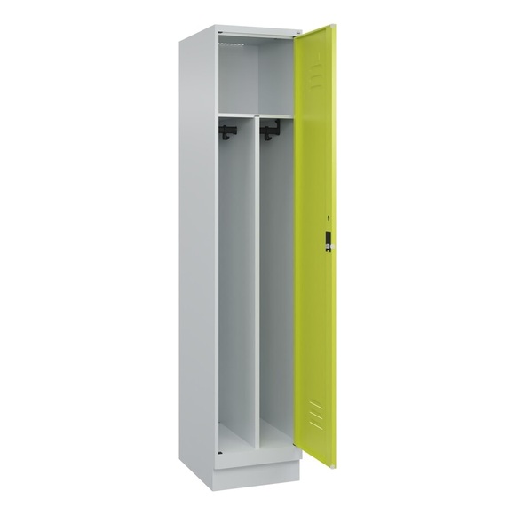 C+P Spind Classic PLUS, Sockel, 1 Abteil, HxBxT 1.950 x 400 x 500 mm, lichtgrau, clowngrün, Zylinderschloss, mit Mitteltrennwand