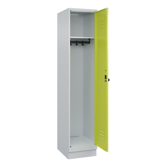 C+P Spind Classic PLUS, Sockel, 1 Abteil, HxBxT 1.950 x 400 x 500 mm, lichtgrau, clowngrün, für Vorhängeschloss, ohne Mitteltrennwand