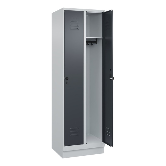 C+P Spind Classic PLUS, 2 Abteile, lichtgrau / grau, B 600 mm, mit Bodensockel, Drehriegel
