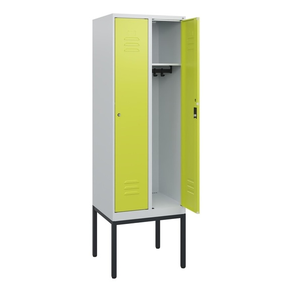 C+P Spind Classic PLUS, Gestell, 2 Abteile, HxBxT 1.950 x 600 x 500 mm, lichtgrau, clowngrün, Zylinderschloss, ohne Mitteltrennwand