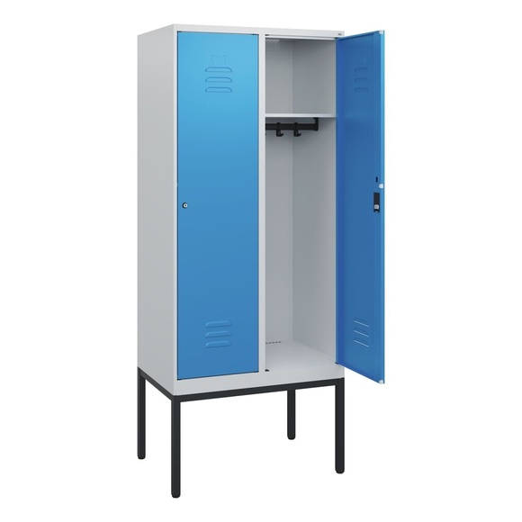 C+P Spind Classic PLUS, Gestell, 2 Abteile, HxBxT 1.950 x 800 x 500 mm, lichtgrau, lichtblau, Zylinderschloss, ohne Mitteltrennwand