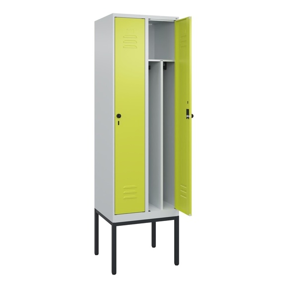 C+P Spind Classic PLUS, Gestell, 2 Abteile, HxBxT 2.120 x 600 x 500 mm, lichtgrau, clowngrün, für Vorhängeschloss, mit Mitteltrennwand