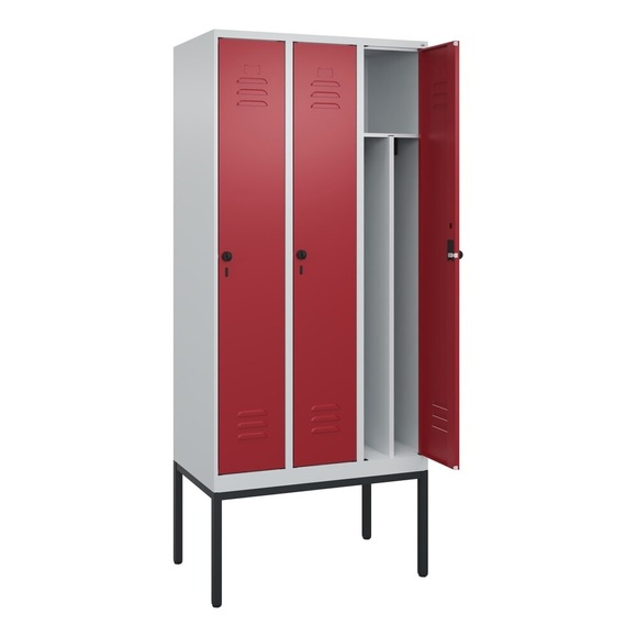 C+P Spind Classic PLUS, Gestell, 3 Abteile, HxBxT 2.120 x 900 x 500 mm, lichtgrau, rubinrot, für Vorhängeschloss, mit Mitteltrennwand