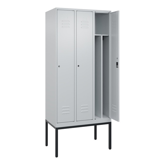 C+P Spind Classic PLUS, Gestell, 3 Abteile, HxBxT 2.120 x 900 x 500 mm, lichtgrau, lichtgrau, Zylinderschloss, mit Mitteltrennwand