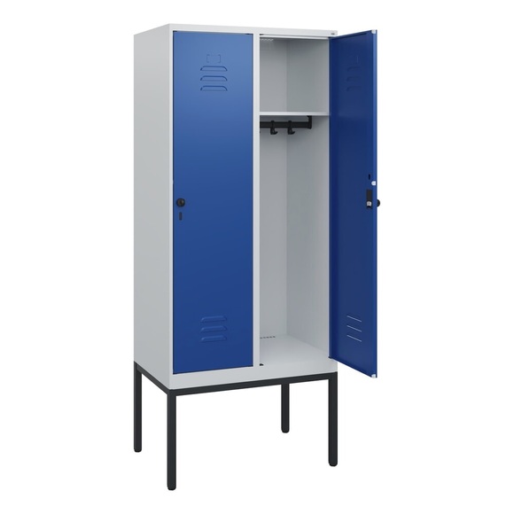 C+P Spind Classic PLUS, Gestell, 2 Abteile, HxBxT 1.950 x 800 x 500 mm, lichtgrau, enzianblau, für Vorhängeschloss, ohne Mitteltrennwand