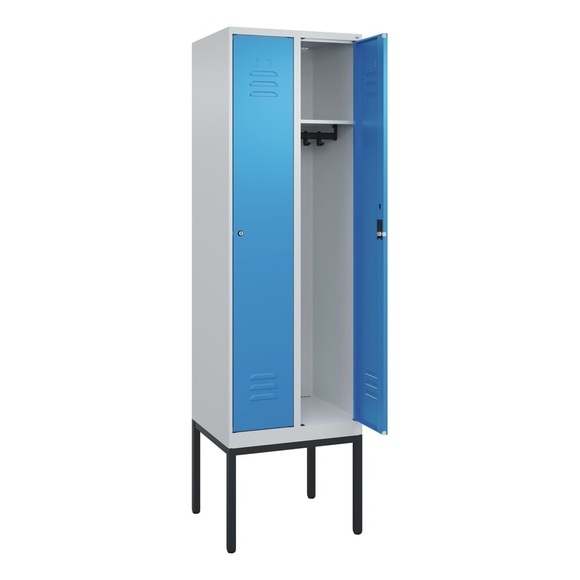 C+P Spind Classic PLUS, Gestell, 2 Abteile, HxBxT 2.120 x 600 x 500 mm, lichtgrau, lichtblau, Zylinderschloss, ohne Mitteltrennwand