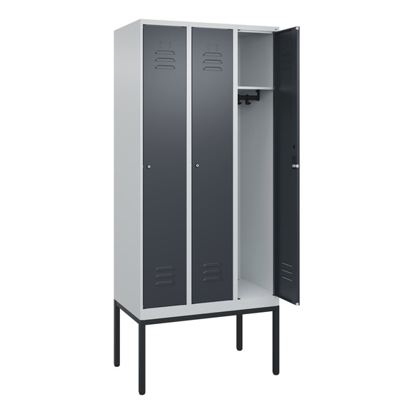 C+P Spind Classic PLUS, Gestell, 3 Abteile, HxBxT 2.120 x 900 x 500 mm, lichtgrau, anthrazitgrau, Zylinderschloss, ohne Mitteltrennwand