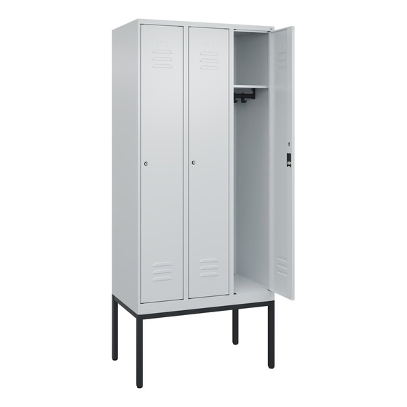 C+P Spind Classic PLUS, Gestell, 3 Abteile, HxBxT 2.120 x 900 x 500 mm, lichtgrau, lichtgrau, Zylinderschloss, ohne Mitteltrennwand