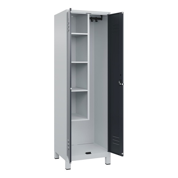 C+P Putzmittelspind Classic PLUS, 1 Abteil, Trennwand mittig, verkürzt, lichtgrau / grau, B 600 mm, mit Füßen, Drehriegel