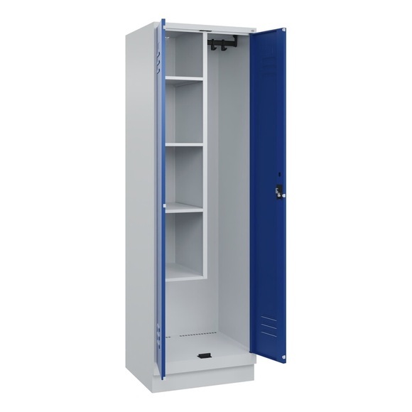 C+P Putzmittelspind Classic PLUS, 1 Abteil, Trennwand mittig, verkürzt, lichtgrau / enzianblau, B 600 mm, mit Bodensockel, Zylinderschloss