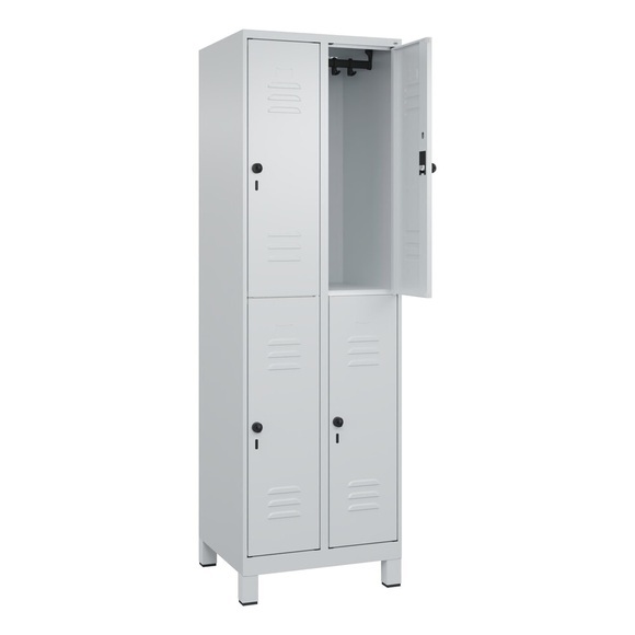 C+P Doppelstock-Spind Classic PLUS, 2 Abteile, lichtgrau, HxB 1950 x 600 mm, mit Füßen, Drehriegel