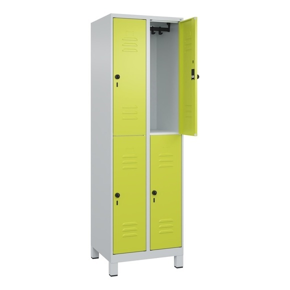 C+P Doppelstock-Spind Classic PLUS, Füsse, 2 Abteile, HxBxT 1.950 x 600 x 500 mm, lichtgrau, clowngrün, 4 Fächer, für Vorhängeschloss