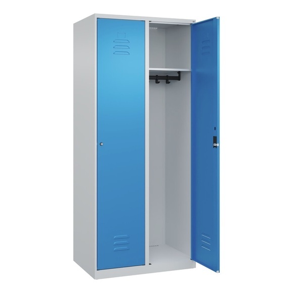 C+P Spind Classic PLUS, 2 Abteile, lichtgrau / lichtblau, B 800 mm, mit Bodengleitern, Zylinderschloss