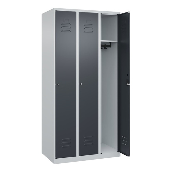 C+P Spind Classic PLUS, 3 Abteile, lichtgrau / grau, B 900 mm, mit Bodengleitern, Zylinderschloss